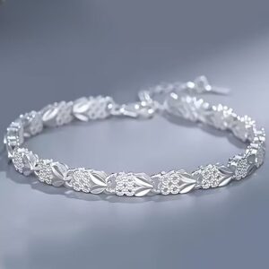 Exquisite Clover Bracelet