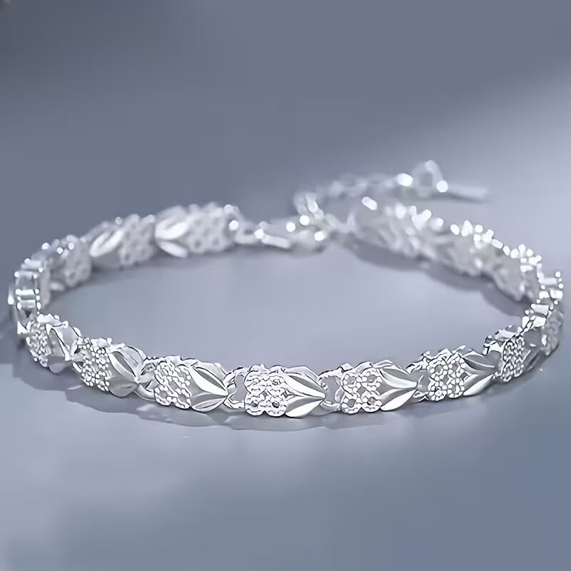 Exquisite Clover Bracelet
